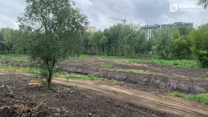 Парк на Набережній у Луцьку за 70 млн (не)будується: що там коїться (фото)