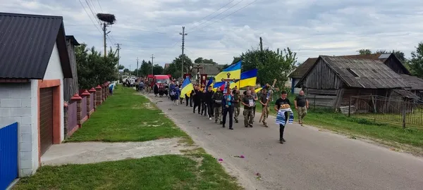 На Волині провели в останню дорогу молодого воїна Дмитра Зацерковного (фото)