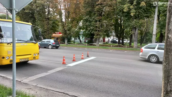 У Луцьку на Перемоги оновлюють розмітку – утворився затор (фото)