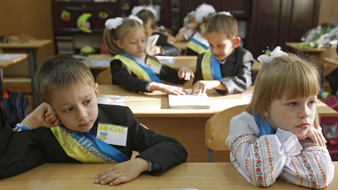 У Луцьку хочуть брати гроші за навчання немісцевих дітей в садочках та школах