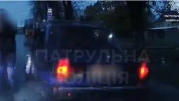 Попався по-дурному: у Луцьку п'яний на «жигулях» не пропустив авто патрульних (відео)