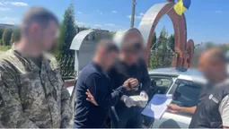 На Волині військовий та працівники ТЦК за $3000 «покривали» ухилянтів та знімали їх з розшуку (фото)