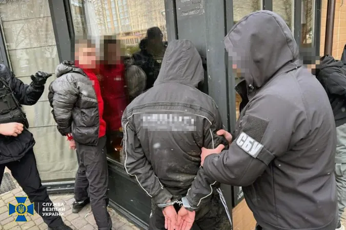 На Волині затримали бандитів, які «вибивали» гроші в пораненого воїна (фото)