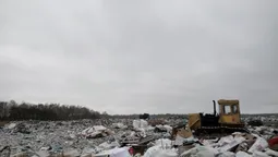 На Волині показали, як сміття з міста потрапляє на полігон