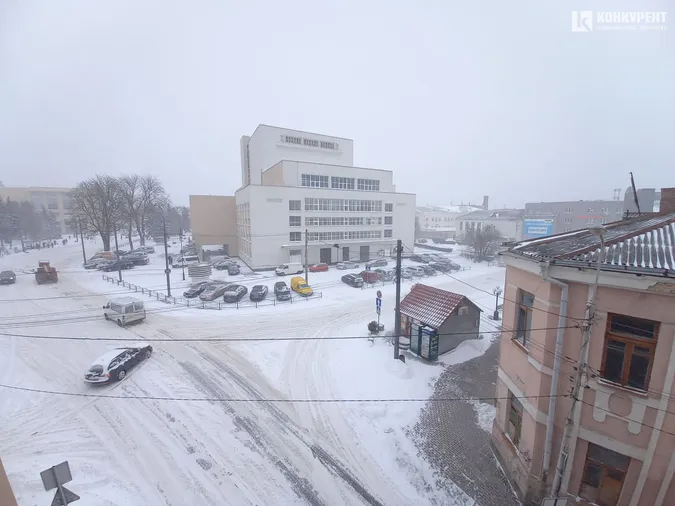 Люті зими повертаються: Луцьк замело снігом (фото)