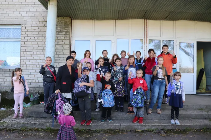 На Волині потребуючим діткам подарували шкільні набори (фото)