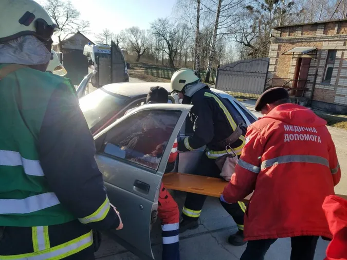 На Волині «горів» склад будівельних матеріалів (фото)