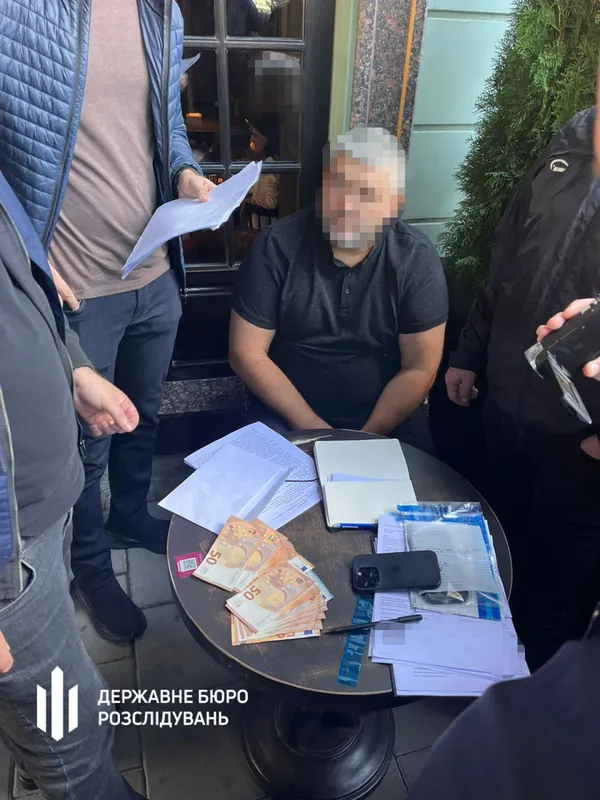Чиновник Мін’юсту за хабарі дозволяв підприємцям використовувати ув’язнених на виробництві