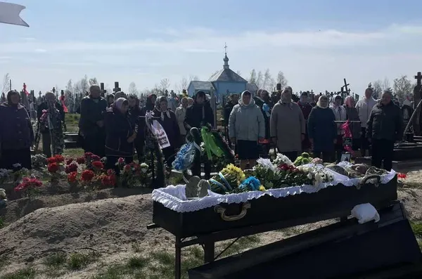 Помер у лікарні на Великдень: на Волині провели в останню дорогу захисника Сергія Власюка (фото)