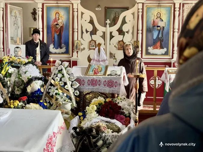 У Нововолинську попрощалися із воїном Володимиром Киричуком (фото)