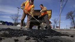 На Волині селяни самостійно відремонтували дорогу (відео) 