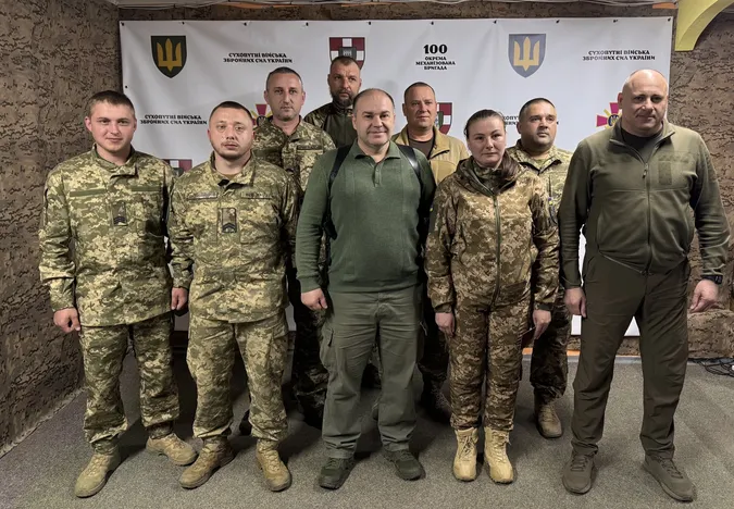 Бійців волинської «Сталевої Сотки» відзначили медалями за оборону Торецька (фото)