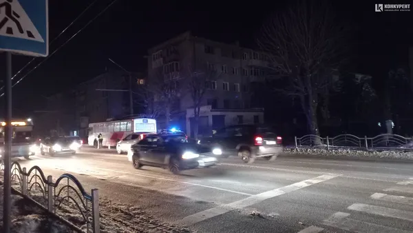 У Луцьку аварія на проспекті Перемоги: зіштовхнулись тролейбус та бус (фото)
