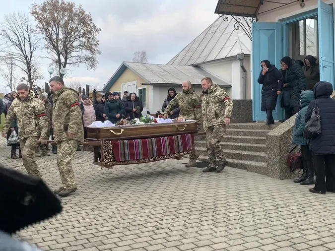 На Волині попрощалися із воїном Василем Залевським (фото)