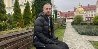 «Навчитися жити без рук – це складно»: історія художника і студента Волинської православної богословської академії (фото)
