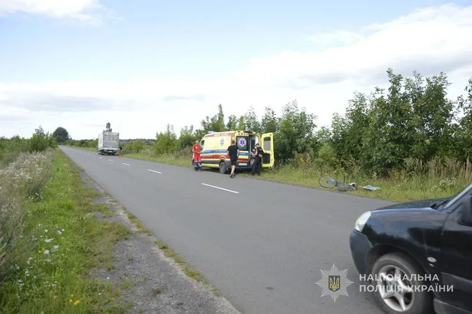 Біля Любомля вантажівка збила жінку на велосипеді (фото)
