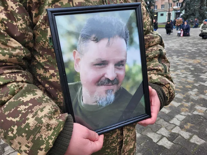 Не дожив два дні до 50-річчя: у Ковелі попрощалися із воїном Ігорем Кобишем (фото)