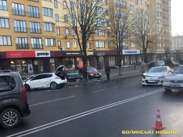 На Набережній у Луцьку – ДТП, утворився затор