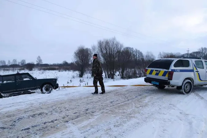 На Волині поліцейські допомогли десяткам водіїв, які потрапили в халепу (фото)