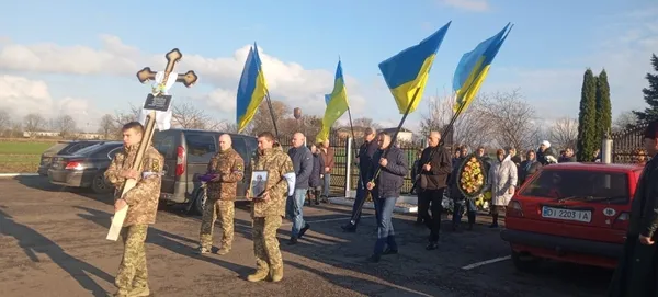 На Іваничівщині попрощалися із загиблим захисником Віталієм Павловичем (фото)