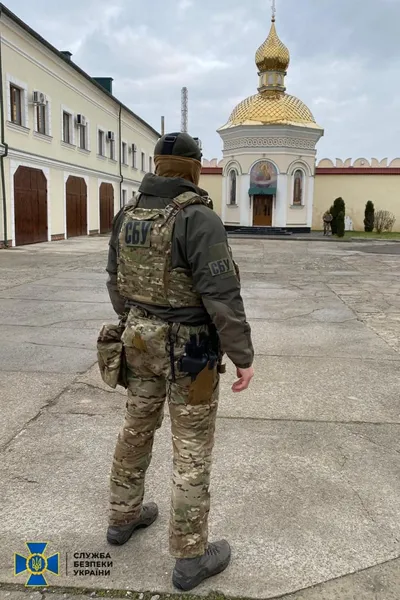 СБУ знайшла у єпархіях УПЦ «МП» російські триколори та колишні склади окупантів (фото, відео)