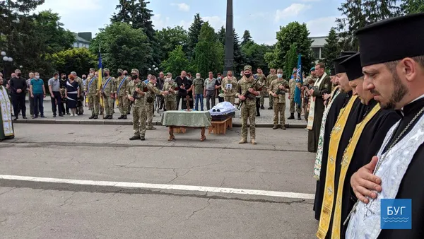 У Володимирі-Волинському попрощалися з загиблим героєм