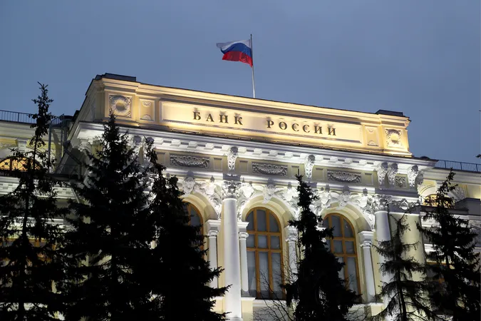 Росіяни не зможуть переказати за кордон більш ніж 5 тисяч доларів на місяць