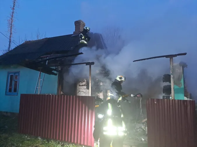 Горіли будівлі та комбайн: за добу на Волині сталися п'ять пожеж (фото)
