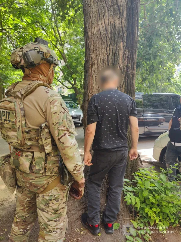 Волинські правоохоронці затримали одесита, якого підозрюють у продажу зброї через інтернет (фото, відео)