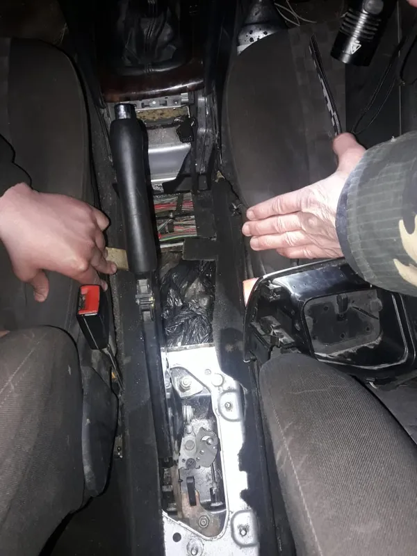 На Волині зупинили два автомобілі, набиті салом (фото)