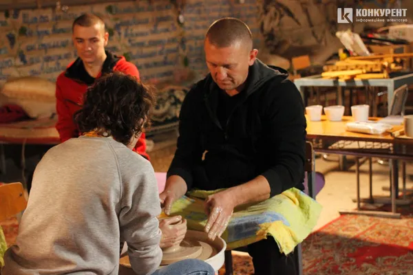 Басейн, тренажери та гончарство у підвалі: як у Луцьку реабілітують військових (фото)