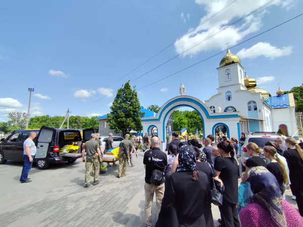 На Волині провели в останню дорогу полеглого воїна Вадима Ніколайчука (фото)