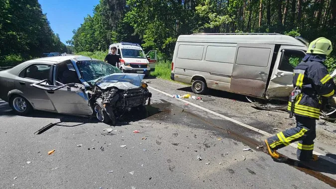 П'ятьох людей госпіталізували до лікарні: неподалік Ківерців – моторошна аварія (фото)