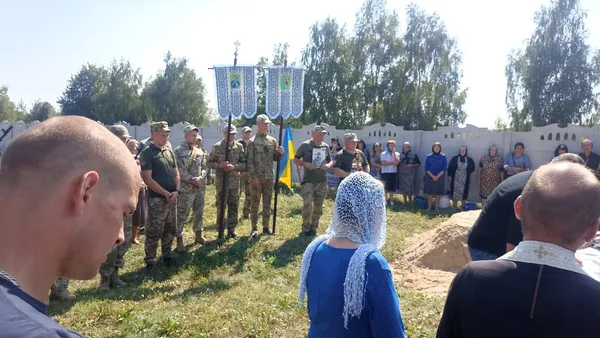 У Ратному попрощалися з бійцем ЗСУ Ростиславом Маринчуком (фото)