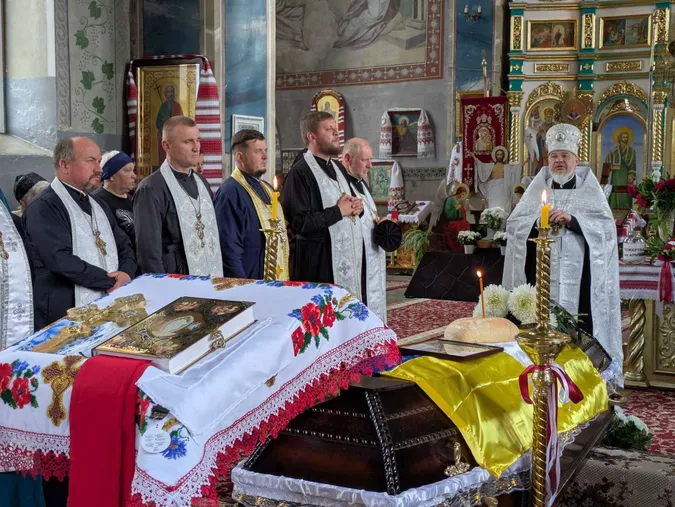Іваничівська громада попрощалася із військовослужбовцем Валентином Сафоновим (фото)