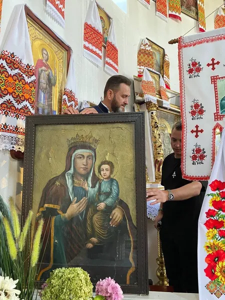 Історичне відкриття: на Волині під час дослідження старовинної ікони виявили приховане зображення Богородиці