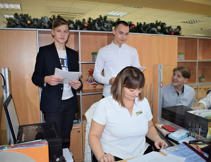 У луцькому ЦНАПі десятикласники стали адміністраторами (фото)