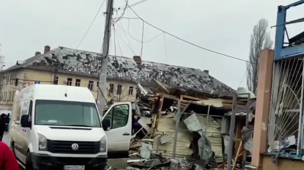 Воюють з немовлятами: від обстрілу росіян постраждало пологове відділення у Житомирі (відео)