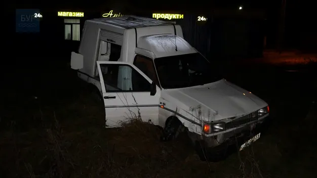 У П’ятиднях автомобіль застряг на колії та потрапив під поїзд (фото, відео)