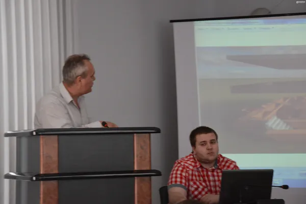 Депутатам пояснюють, що буде на Кафедральній, 13