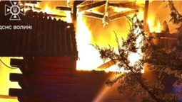 30 рятувальників і багато техніки: як гасили пожежу в «Білочці» біля Луцька (фото, відео)