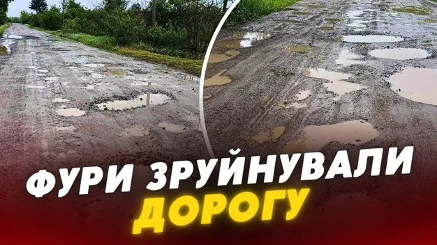 Дорогу в селі на Волині вщент зруйнували фури, які возять пісок з кар'єру (відео)