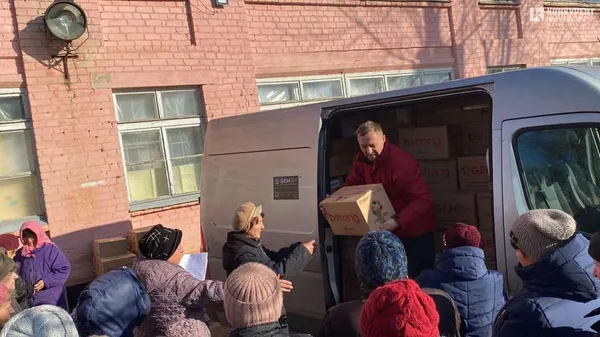 Ukrainian volunteers provided humanitarian aid in Kherson on the eve of New Year