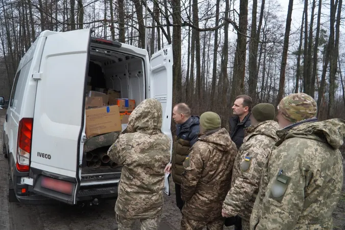 Генератор, коптер та планшети: волинській теробороні передали допомогу (фото)