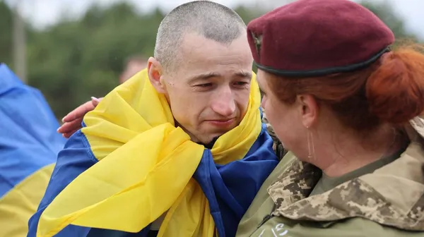 Відбувся черговий обмін полоненими: додому повернулися 175 військових і семеро цивільних (фото)