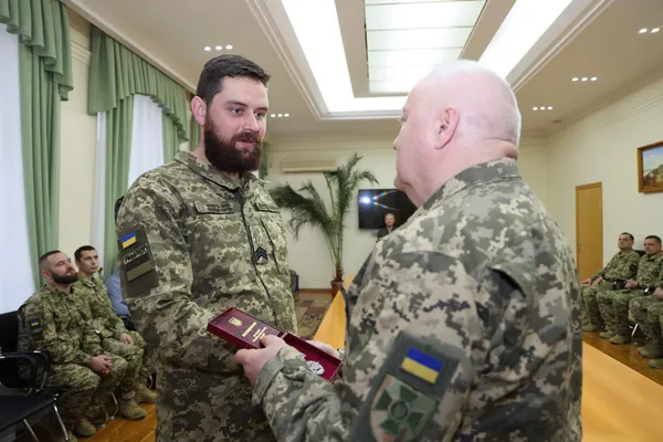 Сімох волинських прикордонників відзначили державними нагородами (фото)