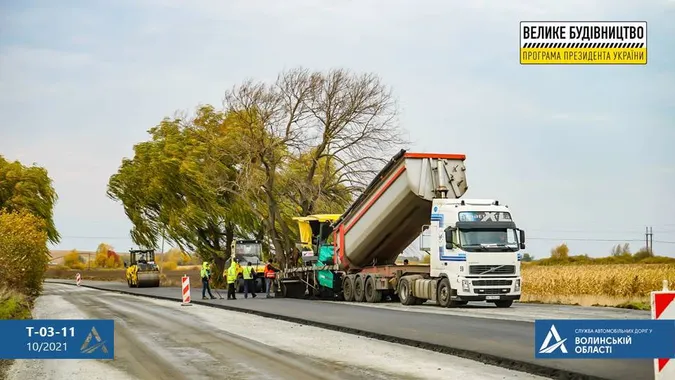 На Волині ремонтують 10 кілометрів найдовшої дороги області (фото)