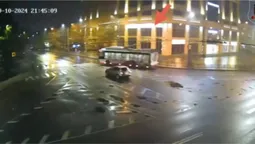 У центрі Луцька тролейбус пошкодив лінію електропередач