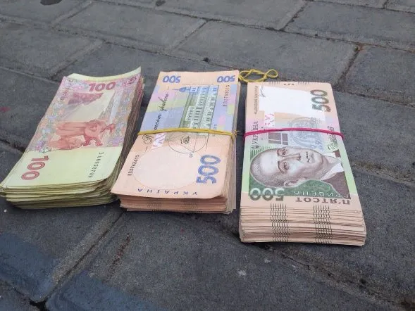 Як магазини «оминають» готівкове обмеження Нацбанку