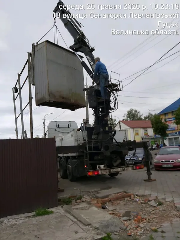 У Луцьку зі Старого ринку продовжують добровільно з’їжджати підприємці (фото)